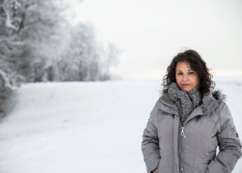 Multicultural Artist, Minoo, Celebrates Hospital Staff   With Special Creative Gift Package