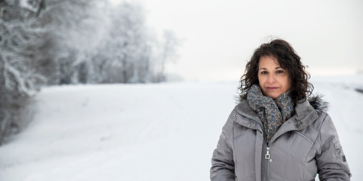 Multicultural Artist, Minoo, Celebrates Hospital Staff   With Special Creative Gift Package