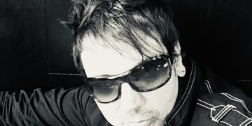 Irish Music Producer and Author Dar.Ra, lights up the airwaves with punchy  new Radio Show on Dublins finest station Your Hits Digital.