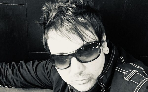 Irish Music Producer and Author Dar.Ra, lights up the airwaves with punchy  new Radio Show on Dublins finest station Your Hits Digital.