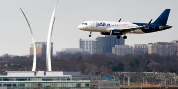 Verizon, AT&T delay some 5G service over airlines’ concerns