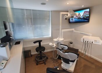 Gum Disease Treatment: Why Seeing a Periodontist Specialist is Essential?