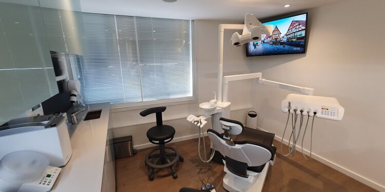 Gum Disease Treatment: Why Seeing a Periodontist Specialist is Essential?