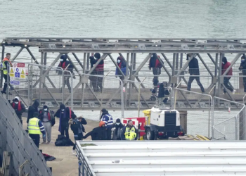 UK’s plan to deport migrants who cross the Channel is met with skepticism from critics.