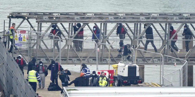 UK’s plan to deport migrants who cross the Channel is met with skepticism from critics.