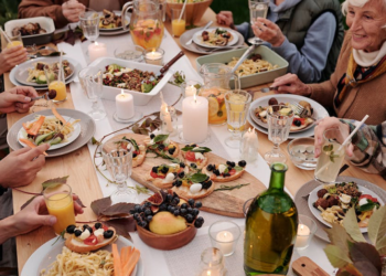 Creative Ways to Reconnect on Group Vacations