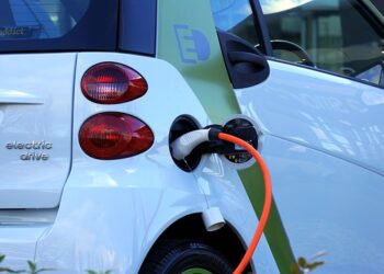 A Comprehensive Guide to Installing an Electric Vehicle Charger at Home
