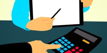 Bridging Local Innovation and International Capital: The Global Role of Advisors