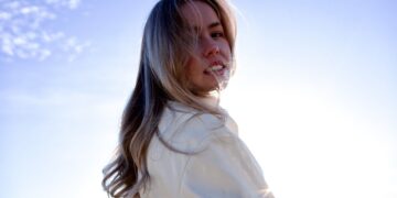 Rising Singer-Songwriter MAIH Is Turning Heads for Her Dreamy Pop Anthem “What I Know Now!”