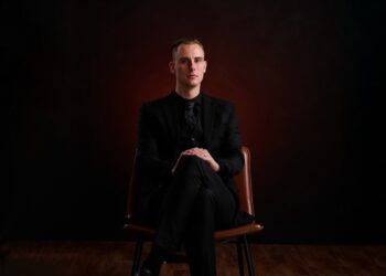 Wandering the Same Dream: Inside Hollywood (Deluxe)