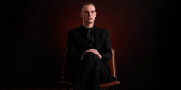 Wandering the Same Dream: Inside Hollywood (Deluxe)