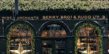 A Gift of Distinction: Berry Bros. & Rudd and the Timeless Elegance of a 2015 Barolo Cerretta